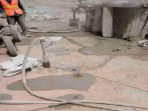 雄关区水泥混凝土路面板底注浆技术 路面脱空注浆整治方案